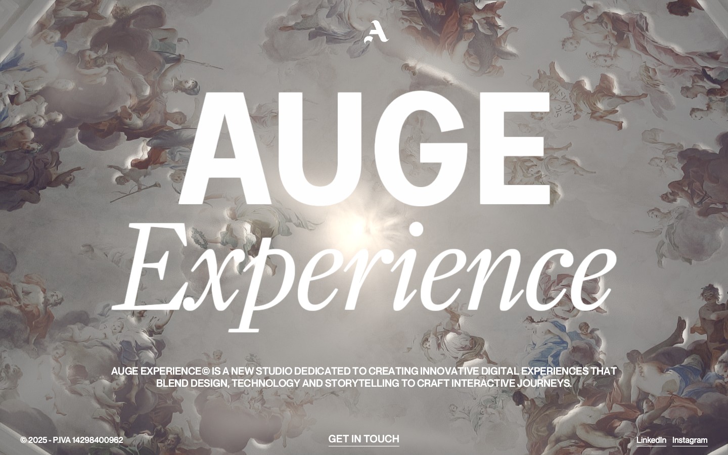 Az AUGE Experience honlap nyitóképernyője klasszikus mennyezetfestménnyel, nagy groteszk és kurzív tipográfiával